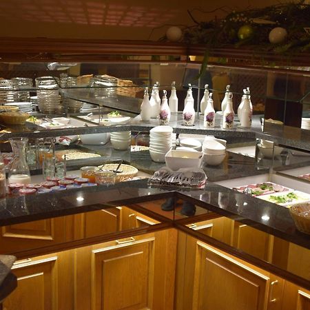 Akzent Hotel Goldner Hirsch Каменц Екстериор снимка