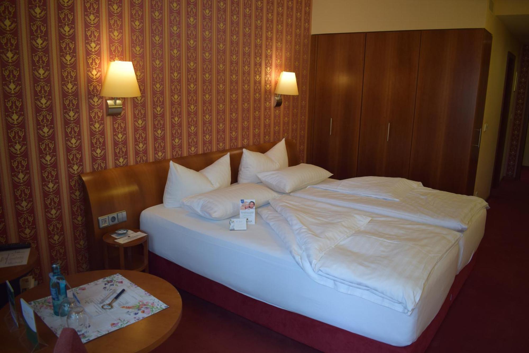 Akzent Hotel Goldner Hirsch Каменц Екстериор снимка