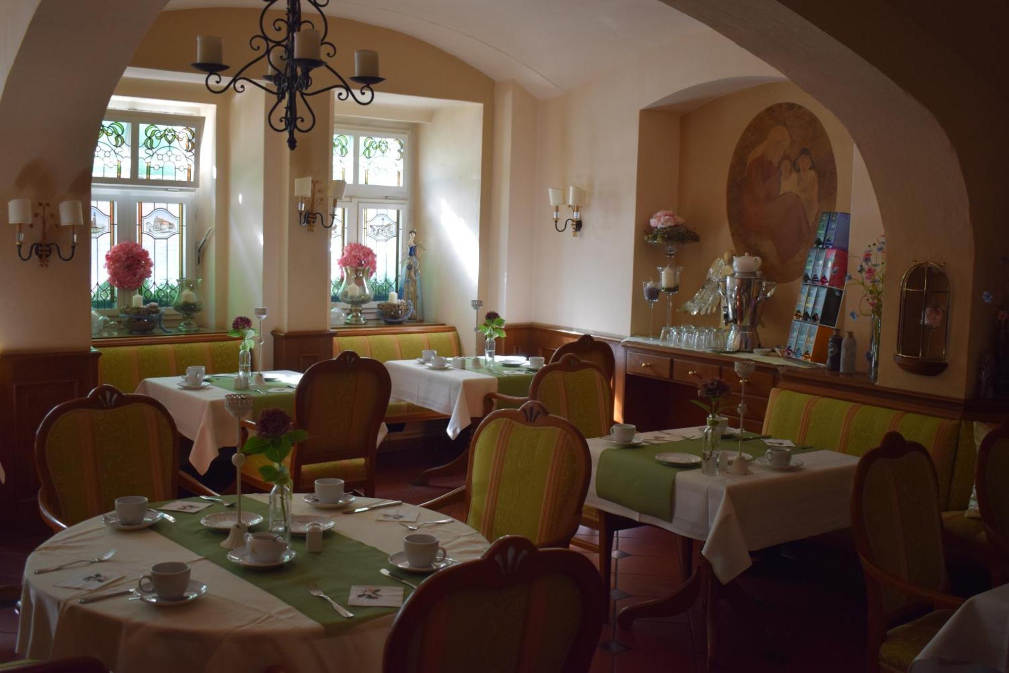 Akzent Hotel Goldner Hirsch Каменц Екстериор снимка