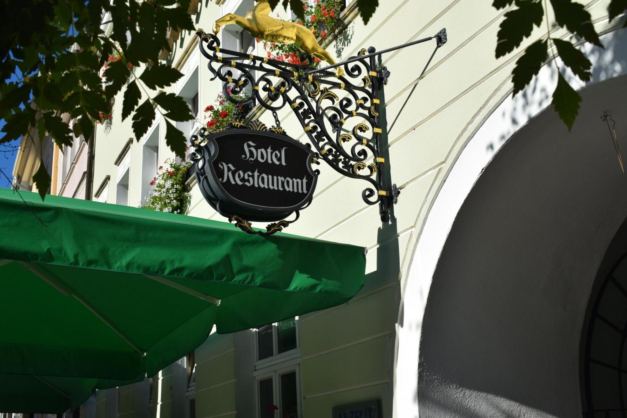 Akzent Hotel Goldner Hirsch Каменц Екстериор снимка