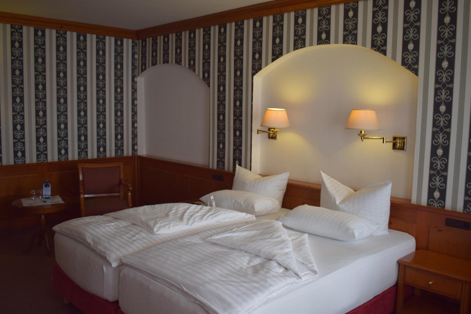 Akzent Hotel Goldner Hirsch Каменц Екстериор снимка