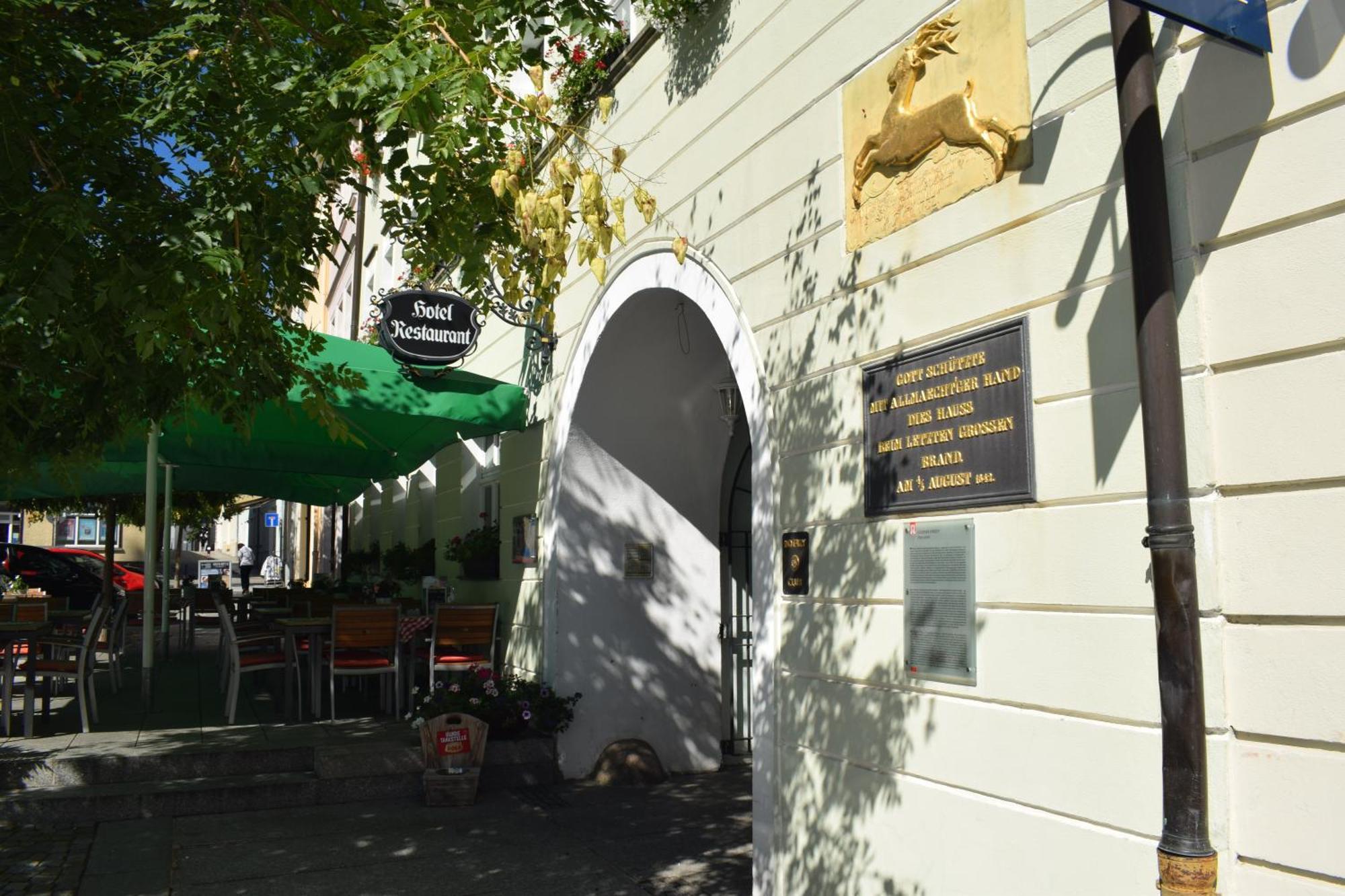 Akzent Hotel Goldner Hirsch Каменц Екстериор снимка