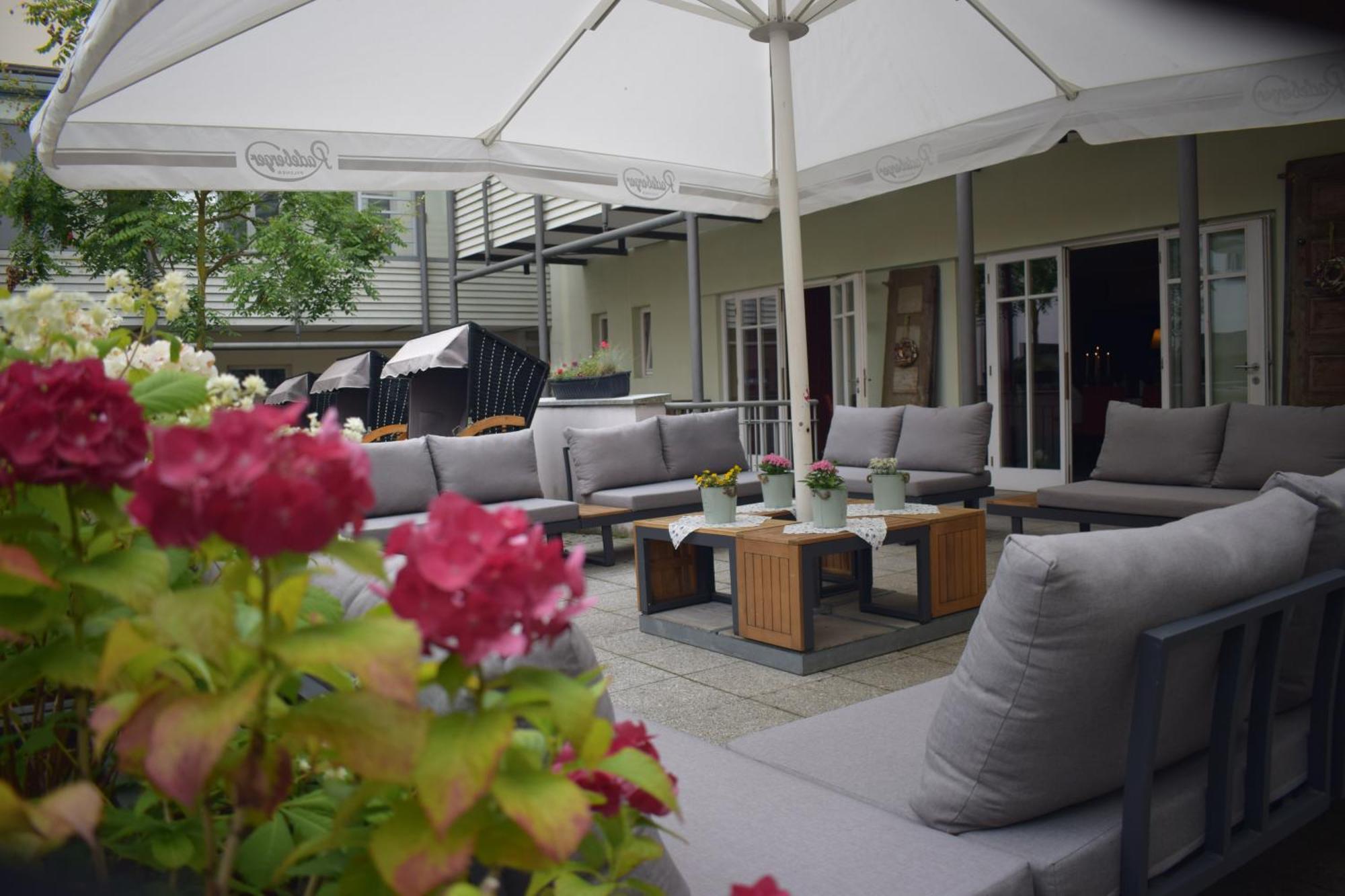 Akzent Hotel Goldner Hirsch Каменц Екстериор снимка