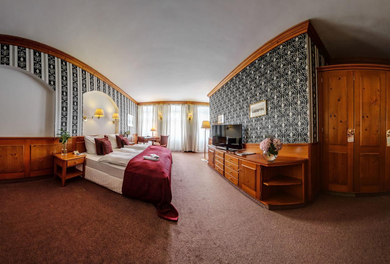 Akzent Hotel Goldner Hirsch Каменц Екстериор снимка