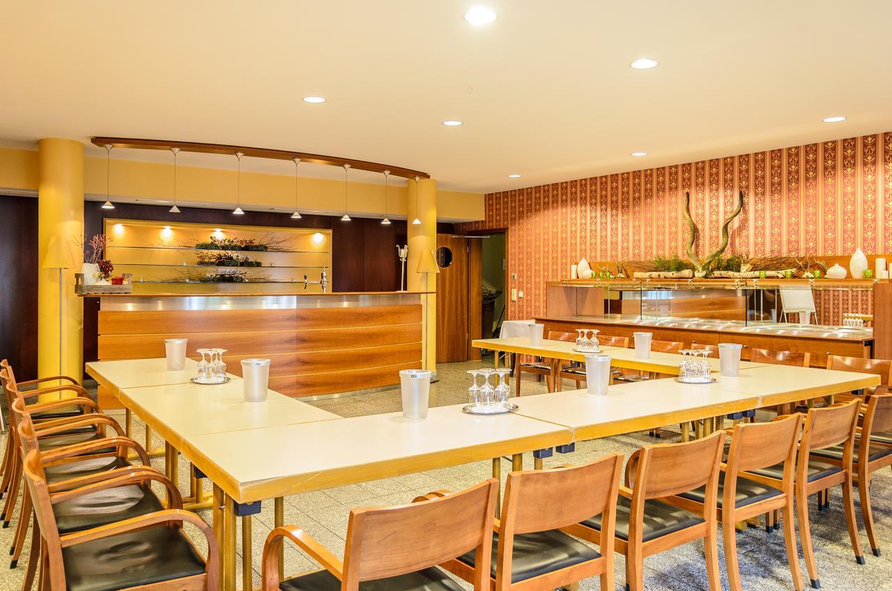 Akzent Hotel Goldner Hirsch Каменц Екстериор снимка