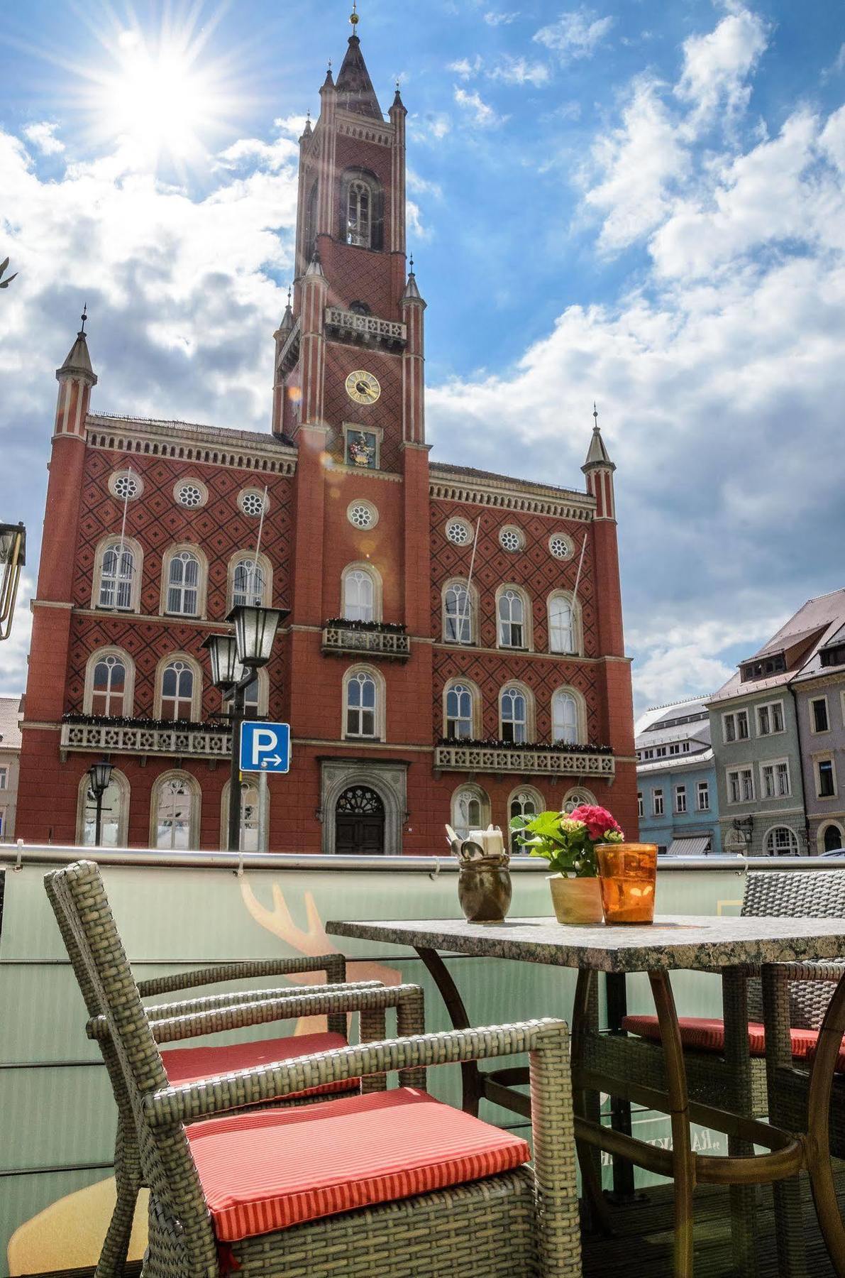 Akzent Hotel Goldner Hirsch Каменц Екстериор снимка