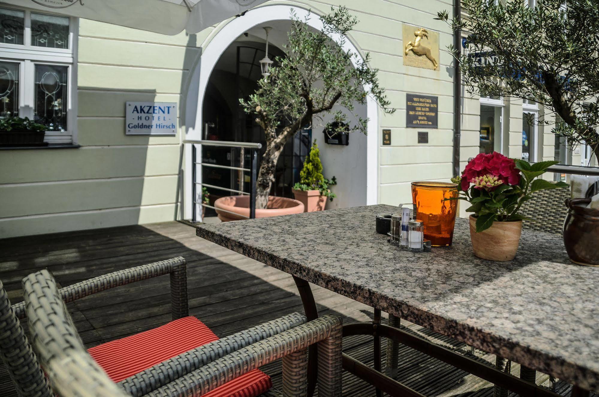 Akzent Hotel Goldner Hirsch Каменц Екстериор снимка