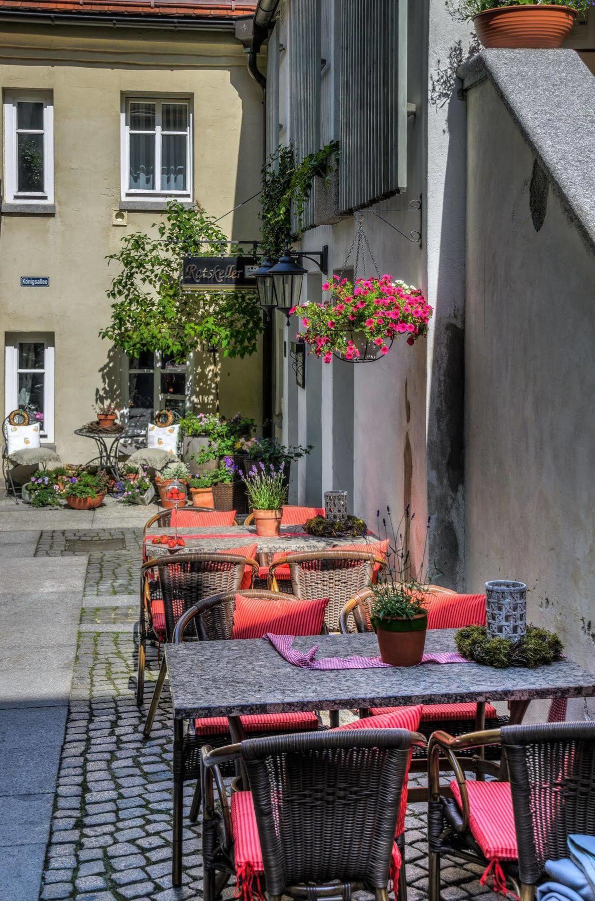 Akzent Hotel Goldner Hirsch Каменц Екстериор снимка